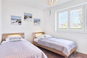 Schlafzimmer mit zwei Einzelbetten, Ferienwohnung in Grömitz